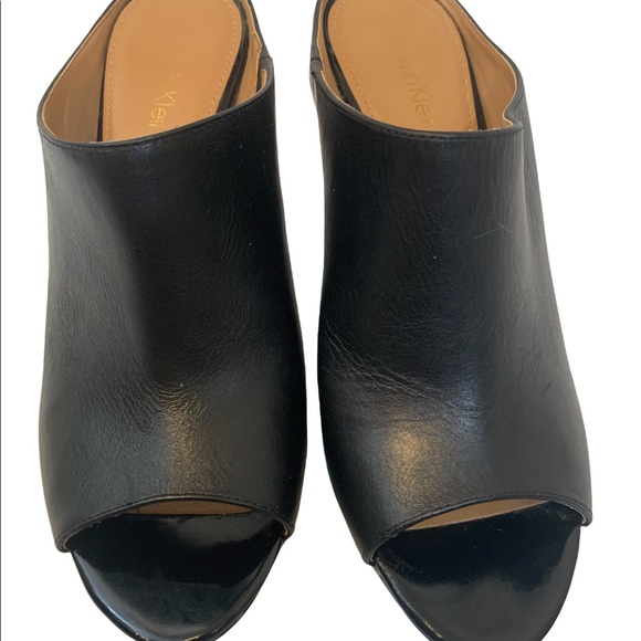 - Calvin Klein slip on leather heals. - Picture 7 of 14